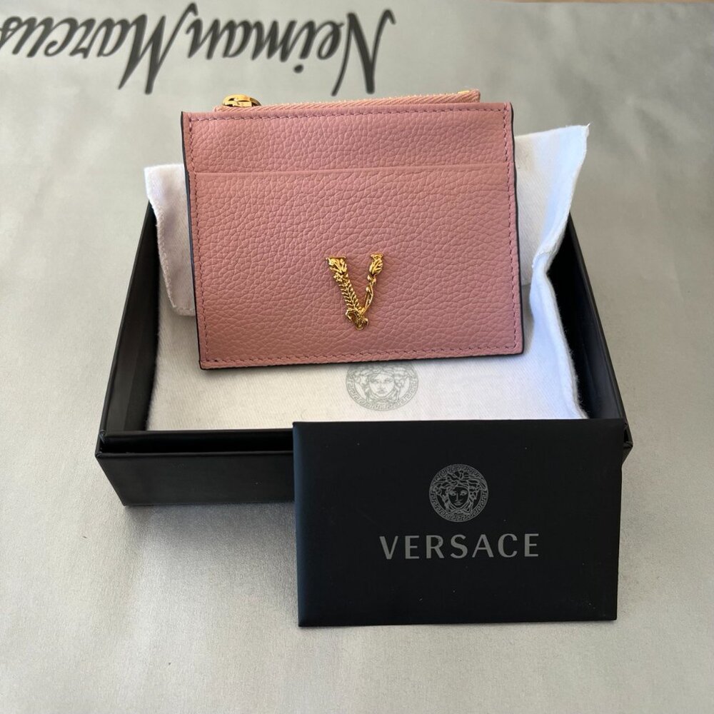 Versace Virtus logo grained leather zipper card holder wallet pink NEW WITH BOX